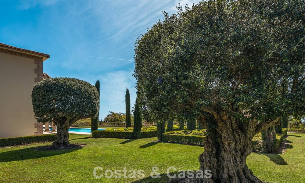 Remarkable presidential palace for sale in the prestigious gated community of Sierra Blanca in Marbella 779335