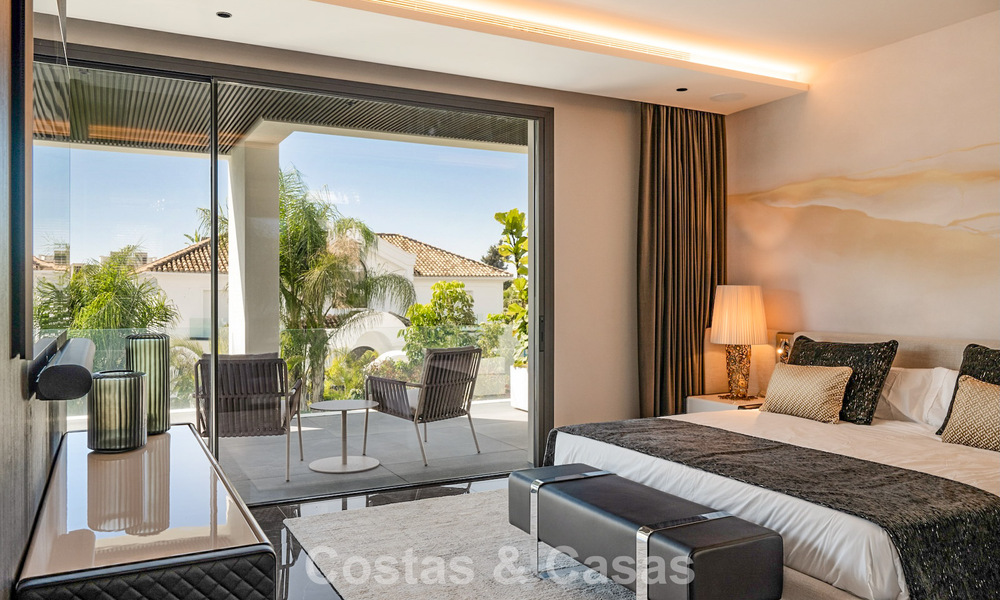 Move-in ready, state-of-the-art luxury villa for sale just a stone's throw from the beach on Marbella's coveted Golden Mile 779376