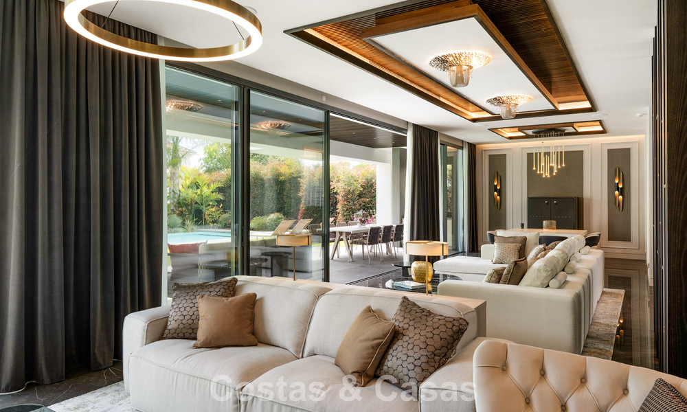 Move-in ready, state-of-the-art luxury villa for sale just a stone's throw from the beach on Marbella's coveted Golden Mile 779377