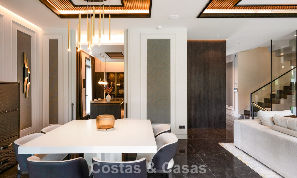 Move-in ready, state-of-the-art luxury villa for sale just a stone's throw from the beach on Marbella's coveted Golden Mile 779381