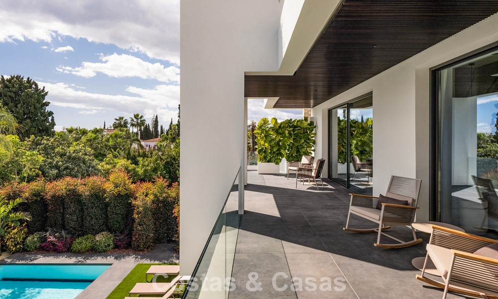 Move-in ready, state-of-the-art luxury villa for sale just a stone's throw from the beach on Marbella's coveted Golden Mile 779387