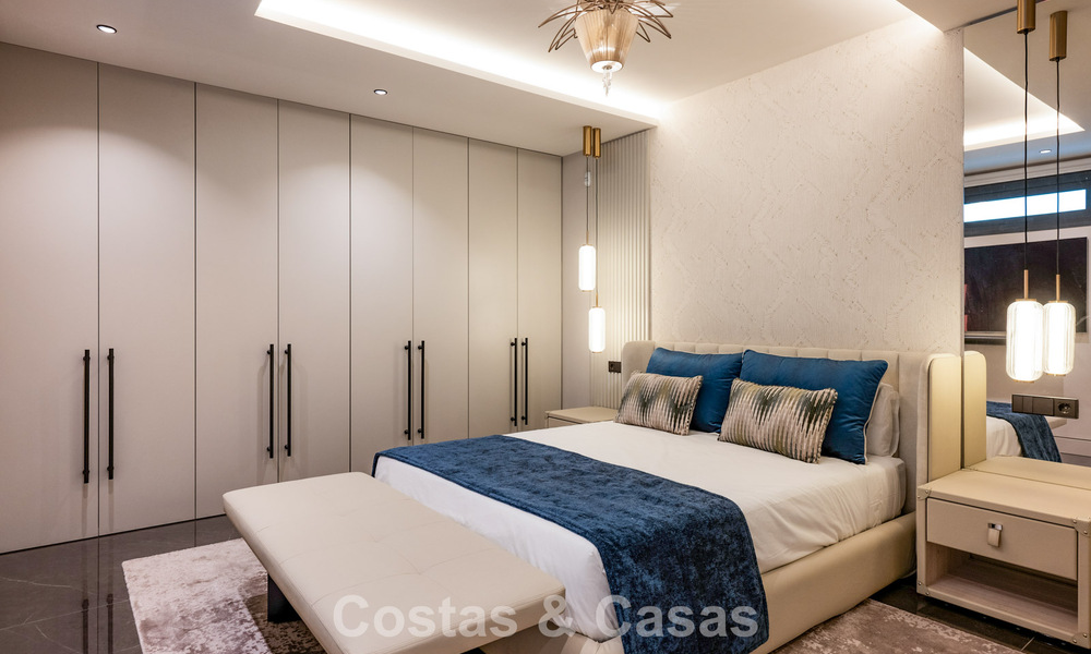 Move-in ready, state-of-the-art luxury villa for sale just a stone's throw from the beach on Marbella's coveted Golden Mile 779390
