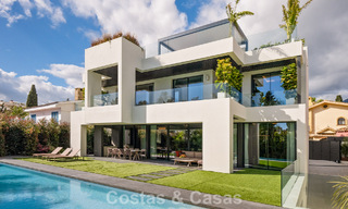 Move-in ready, state-of-the-art luxury villa for sale just a stone's throw from the beach on Marbella's coveted Golden Mile 779400 