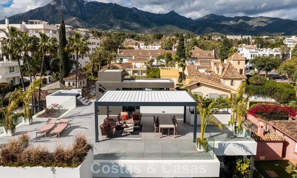Move-in ready, state-of-the-art luxury villa for sale just a stone's throw from the beach on Marbella's coveted Golden Mile 779402