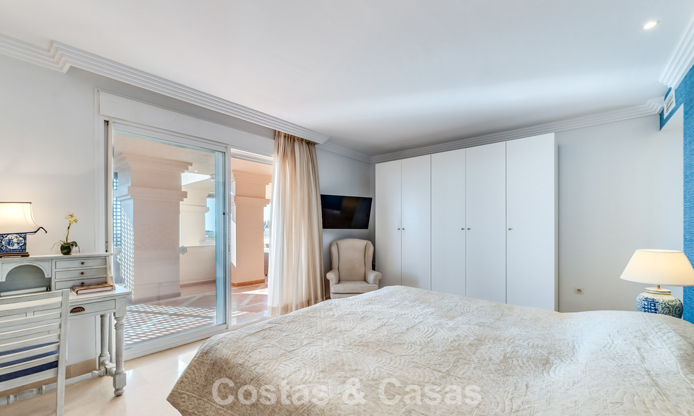 Sunny and spacious corner apartment with panoramic views for sale in the hills of Nueva Andalucia, Marbella 779570