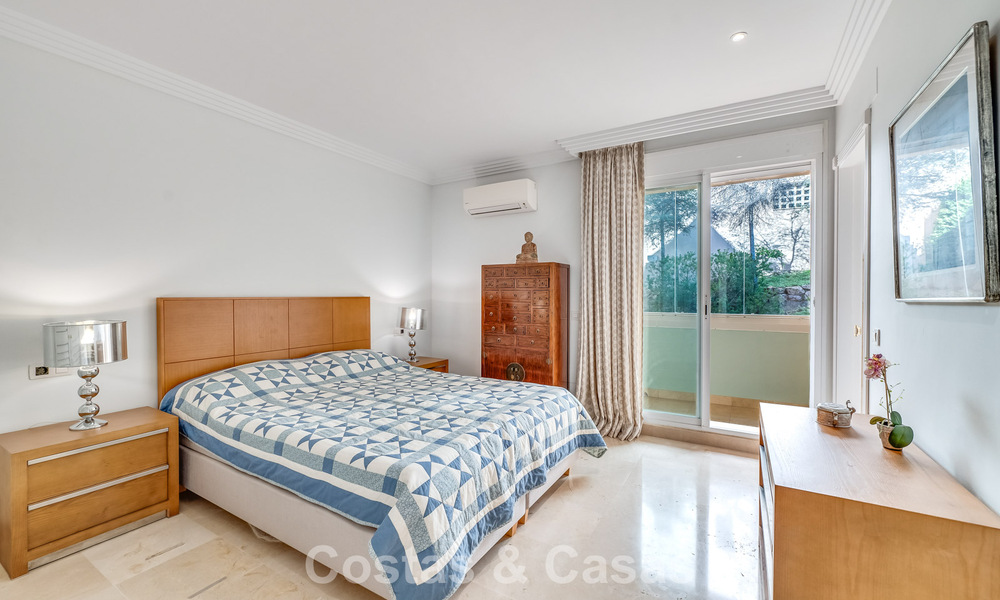 Sunny and spacious corner apartment with panoramic views for sale in the hills of Nueva Andalucia, Marbella 779573