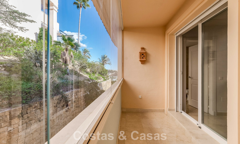 Sunny and spacious corner apartment with panoramic views for sale in the hills of Nueva Andalucia, Marbella 779577