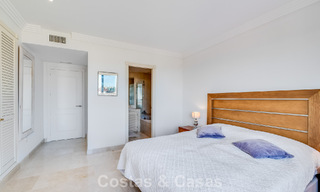Sunny and spacious corner apartment with panoramic views for sale in the hills of Nueva Andalucia, Marbella 779579 