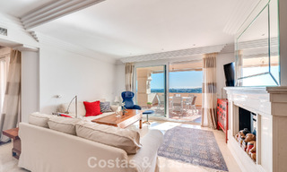 Sunny and spacious corner apartment with panoramic views for sale in the hills of Nueva Andalucia, Marbella 779597 