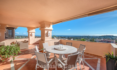 Sunny and spacious corner apartment with panoramic views for sale in the hills of Nueva Andalucia, Marbella 779599