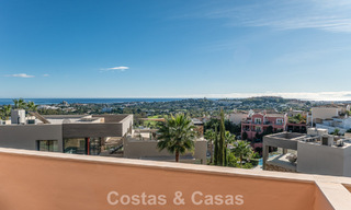 Sunny and spacious corner apartment with panoramic views for sale in the hills of Nueva Andalucia, Marbella 779600 