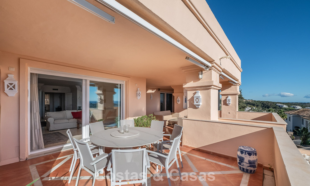 Sunny and spacious corner apartment with panoramic views for sale in the hills of Nueva Andalucia, Marbella 779611