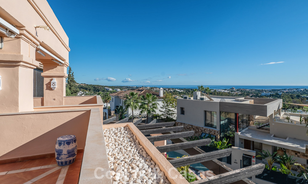Sunny and spacious corner apartment with panoramic views for sale in the hills of Nueva Andalucia, Marbella 779612