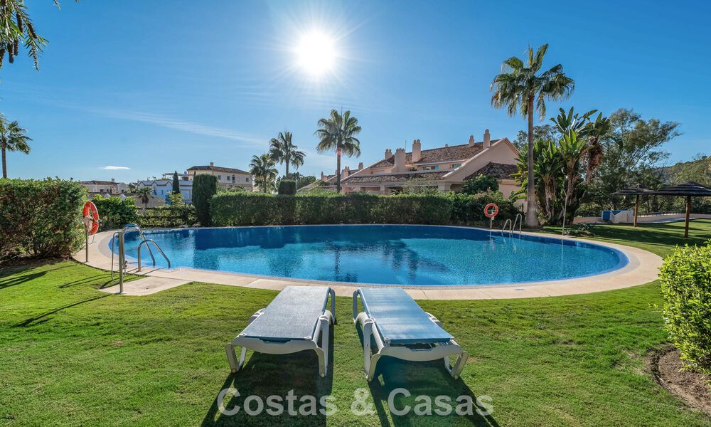 Sunny and spacious corner apartment with panoramic views for sale in the hills of Nueva Andalucia, Marbella 779614