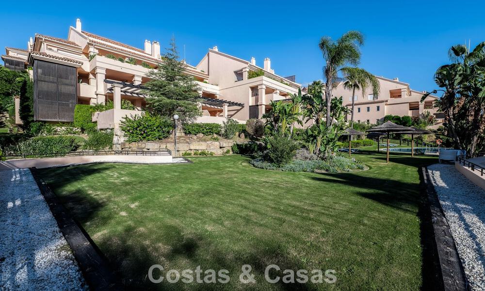 Sunny and spacious corner apartment with panoramic views for sale in the hills of Nueva Andalucia, Marbella 779617