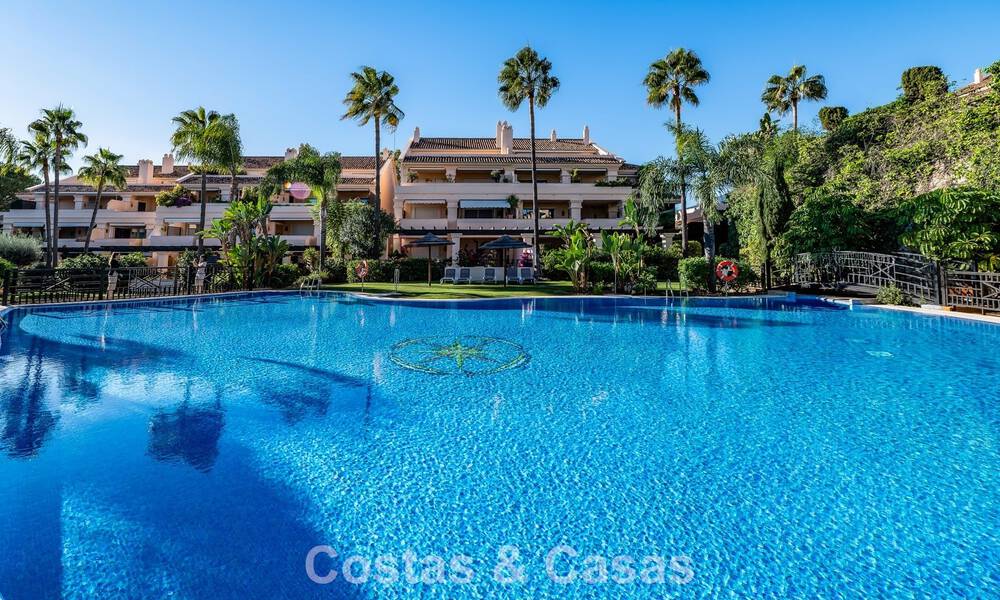 Sunny and spacious corner apartment with panoramic views for sale in the hills of Nueva Andalucia, Marbella 779626