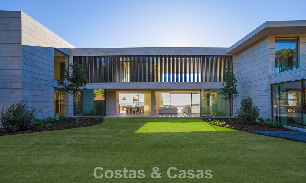 New, sophisticated luxury villa for sale in a private, 24/7 security community in Sotogrande, Costa del Sol 779287