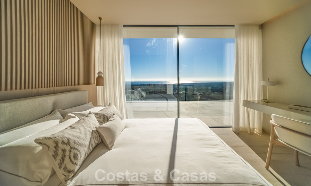 New, sophisticated luxury villa for sale in a private, 24/7 security community in Sotogrande, Costa del Sol 779288