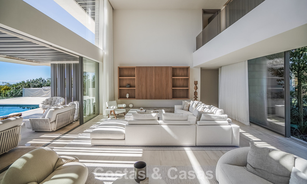New, sophisticated luxury villa for sale in a private, 24/7 security community in Sotogrande, Costa del Sol 779296