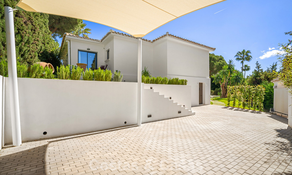 Ready to move in luxury villa with modern, Andalusian architecture for sale located in the heart of Nueva Andalucia, Marbella 779478