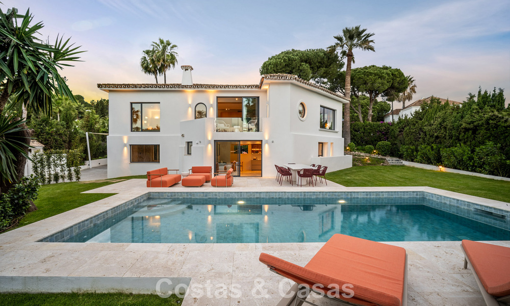 Ready to move in luxury villa with modern, Andalusian architecture for sale located in the heart of Nueva Andalucia, Marbella 779484