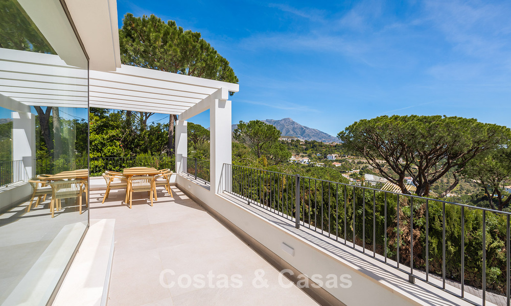 Prestigious renovated villa for sale in the sought-after gated urbanisation of El Madroñal in Marbella - Benahavis 779557