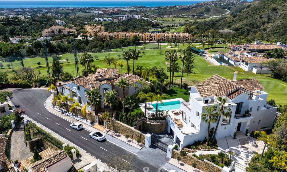 Spacious villa with luxurious Mediterranean architecture for sale, bordering the golf course in Marbella - Benahavis 779631