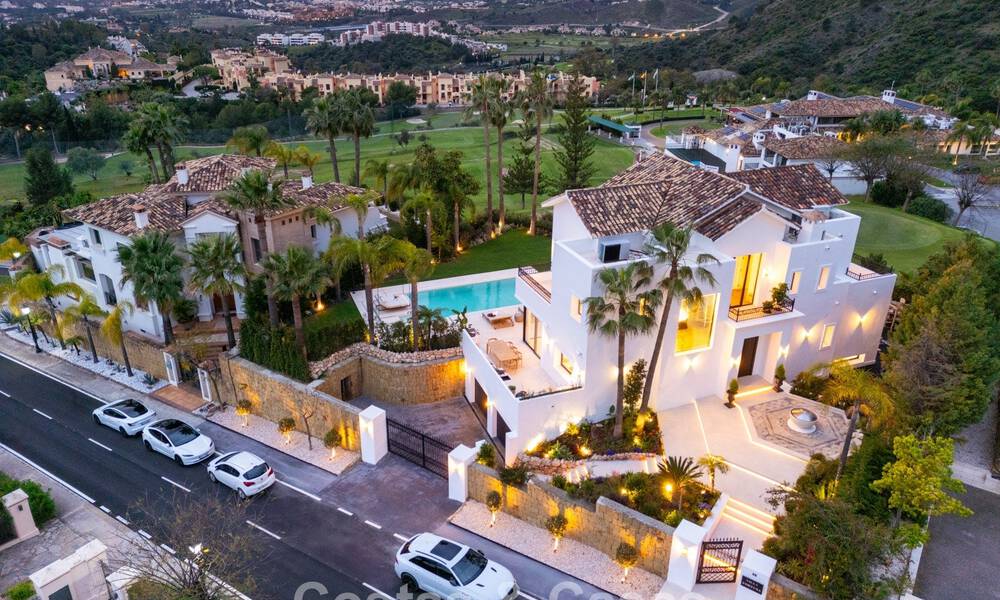 Spacious villa with luxurious Mediterranean architecture for sale, bordering the golf course in Marbella - Benahavis 779641