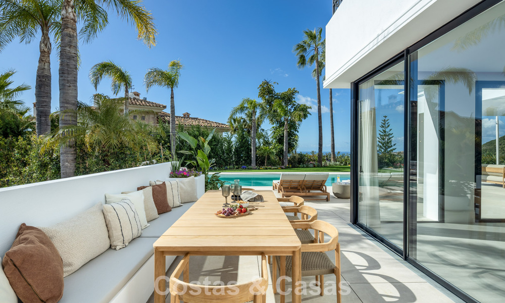 Spacious villa with luxurious Mediterranean architecture for sale, bordering the golf course in Marbella - Benahavis 779643