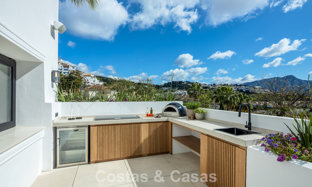 Spacious villa with luxurious Mediterranean architecture for sale, bordering the golf course in Marbella - Benahavis 779644