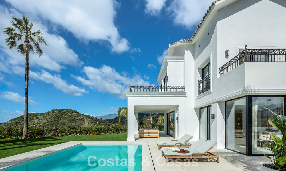 Spacious villa with luxurious Mediterranean architecture for sale, bordering the golf course in Marbella - Benahavis 779646