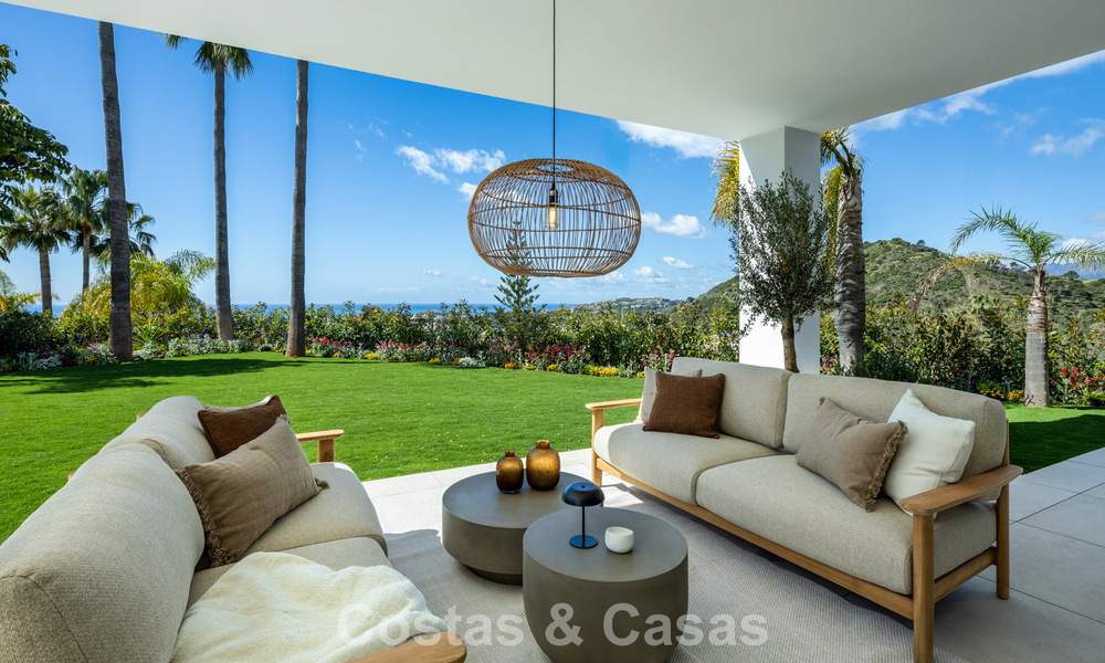 Spacious villa with luxurious Mediterranean architecture for sale, bordering the golf course in Marbella - Benahavis 779651