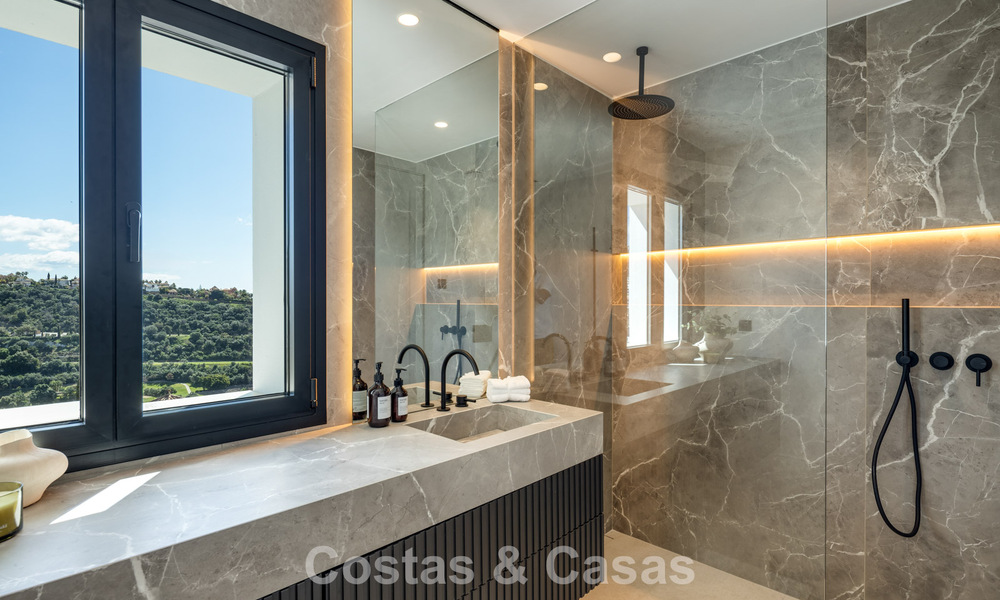 Spacious villa with luxurious Mediterranean architecture for sale, bordering the golf course in Marbella - Benahavis 779655