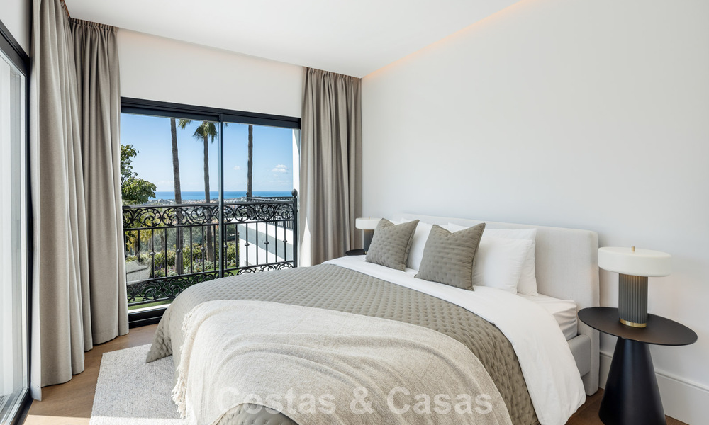 Spacious villa with luxurious Mediterranean architecture for sale, bordering the golf course in Marbella - Benahavis 779656