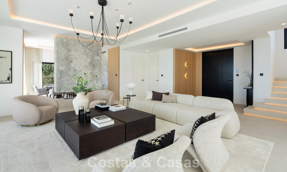 Spacious villa with luxurious Mediterranean architecture for sale, bordering the golf course in Marbella - Benahavis 779668
