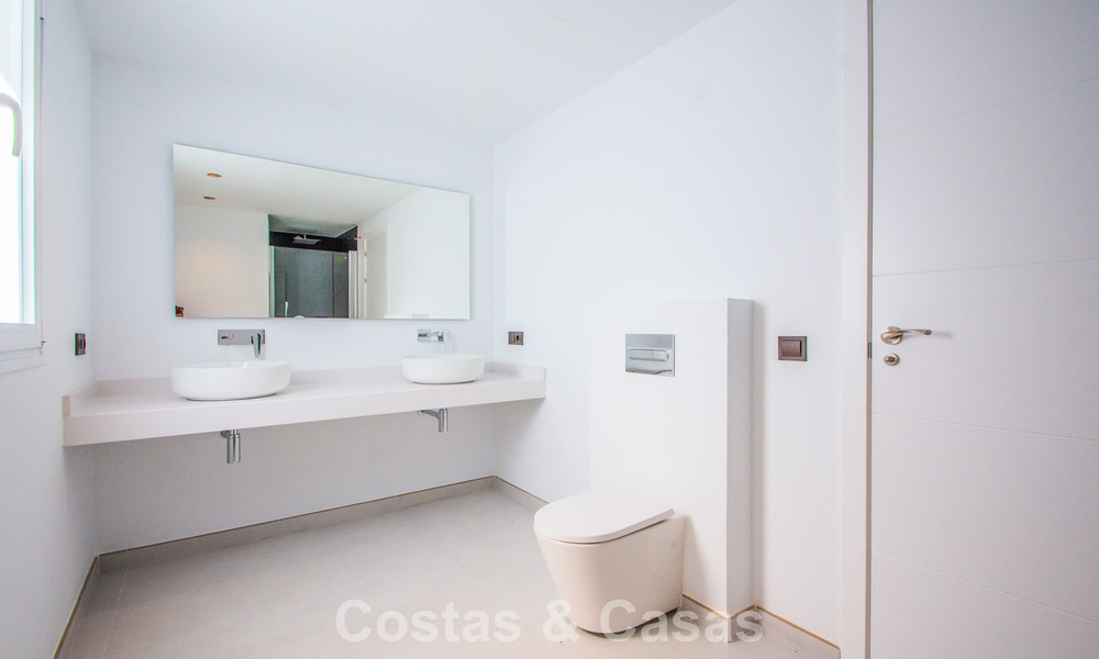 Spacious villa with a modern Mediterranean style for sale east of Marbella centre 779849