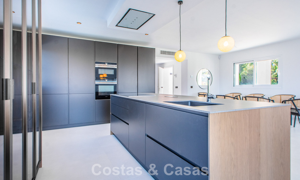 Spacious villa with a modern Mediterranean style for sale east of Marbella centre 779854