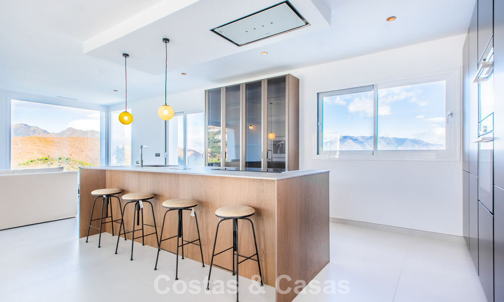 Spacious villa with a modern Mediterranean style for sale east of Marbella centre 779857