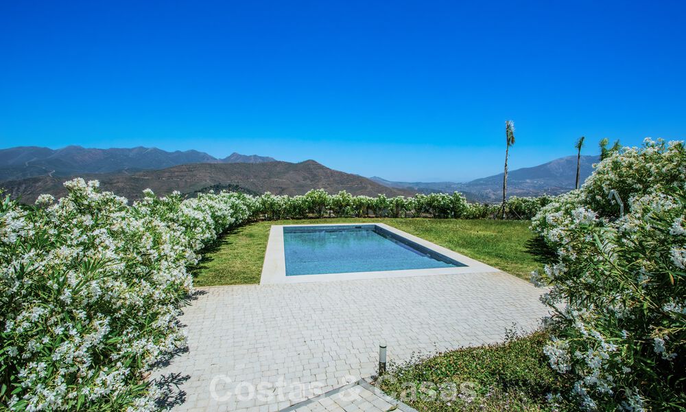 Spacious villa with a modern Mediterranean style for sale east of Marbella centre 779861