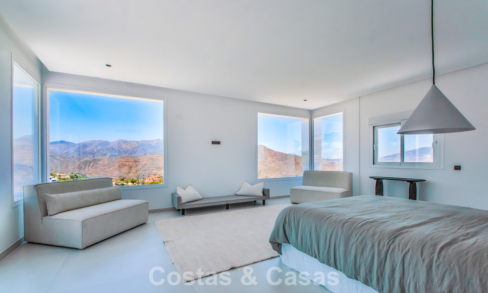 Spacious villa with a modern Mediterranean style for sale east of Marbella centre 779873