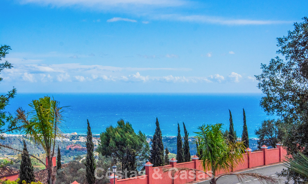 3-bedroom apartment with breathtaking views for sale in the hills east of Marbella centre 779766
