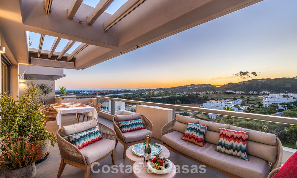 Contemporary apartment with panoramic golf and sea views for sale in Marbella - Benahavis 779776