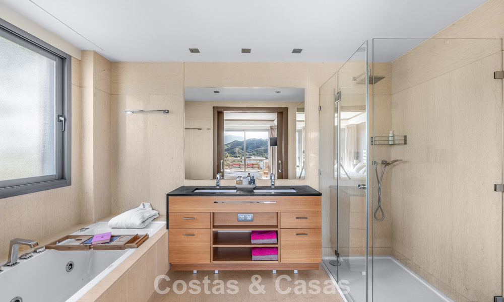 Contemporary apartment with panoramic golf and sea views for sale in Marbella - Benahavis 779792