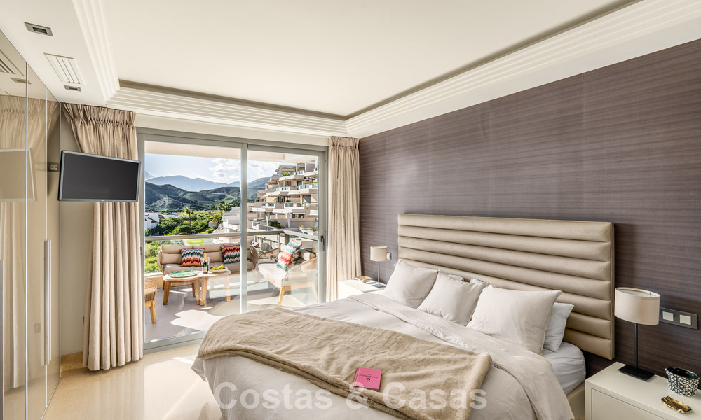 Contemporary apartment with panoramic golf and sea views for sale in Marbella - Benahavis 779793