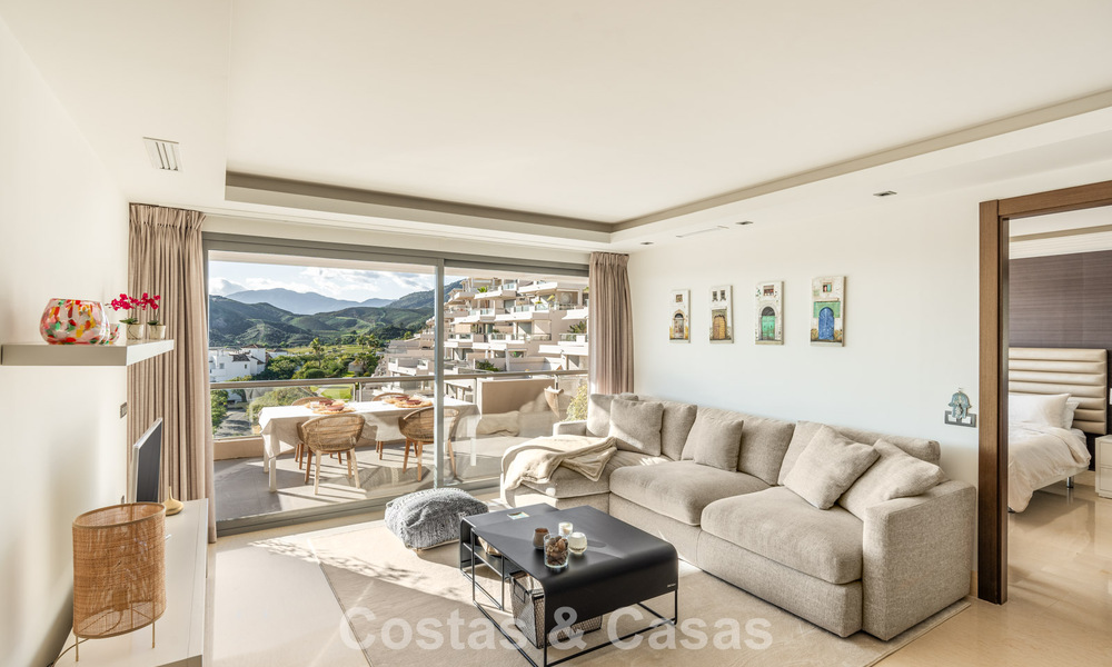 Contemporary apartment with panoramic golf and sea views for sale in Marbella - Benahavis 779794