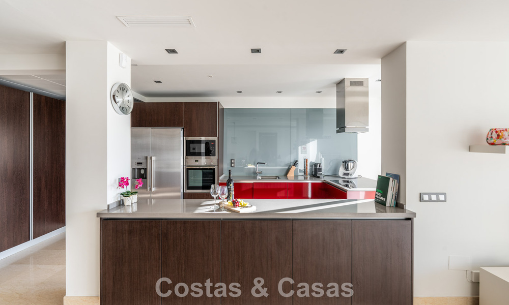 Contemporary apartment with panoramic golf and sea views for sale in Marbella - Benahavis 779802