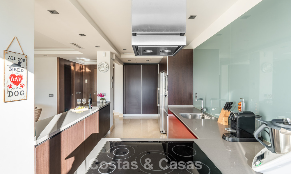 Contemporary apartment with panoramic golf and sea views for sale in Marbella - Benahavis 779803