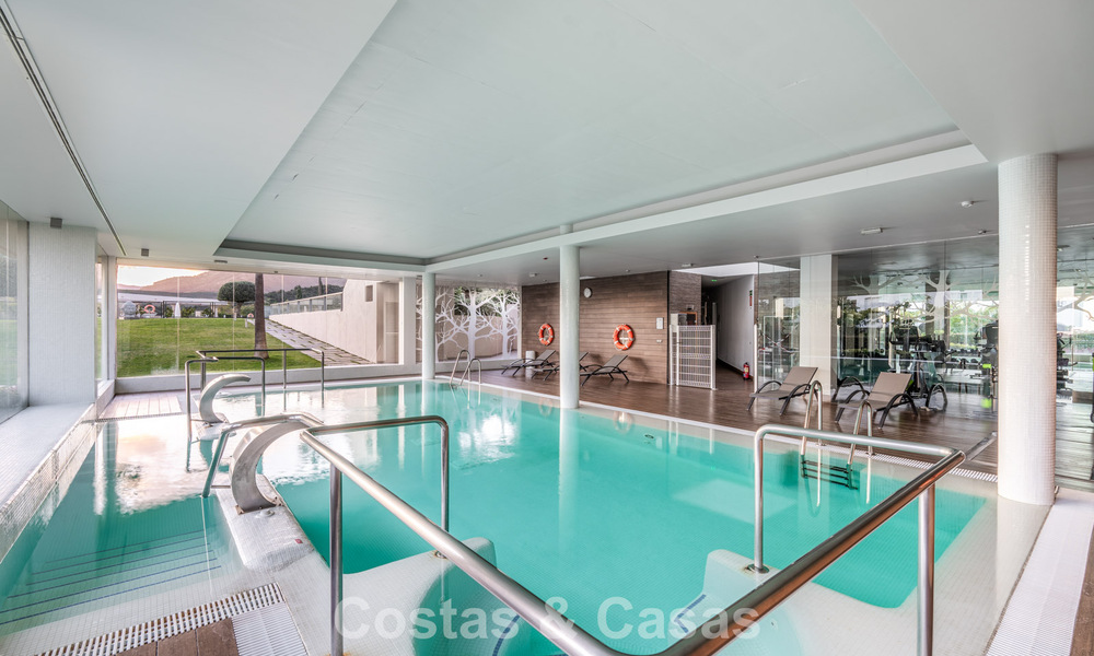 Contemporary apartment with panoramic golf and sea views for sale in Marbella - Benahavis 779804