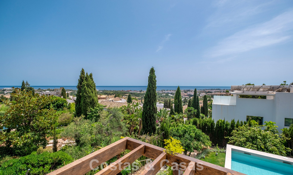 Move-in ready luxury villa with Ibizan style for sale in a highly sought after urbanisation of Benahavis - Marbella 780023