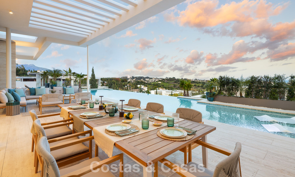 High-end luxury villa with panoramic views for sale in a golf resort on the Golden Mile in Benahavis - Marbella 780110